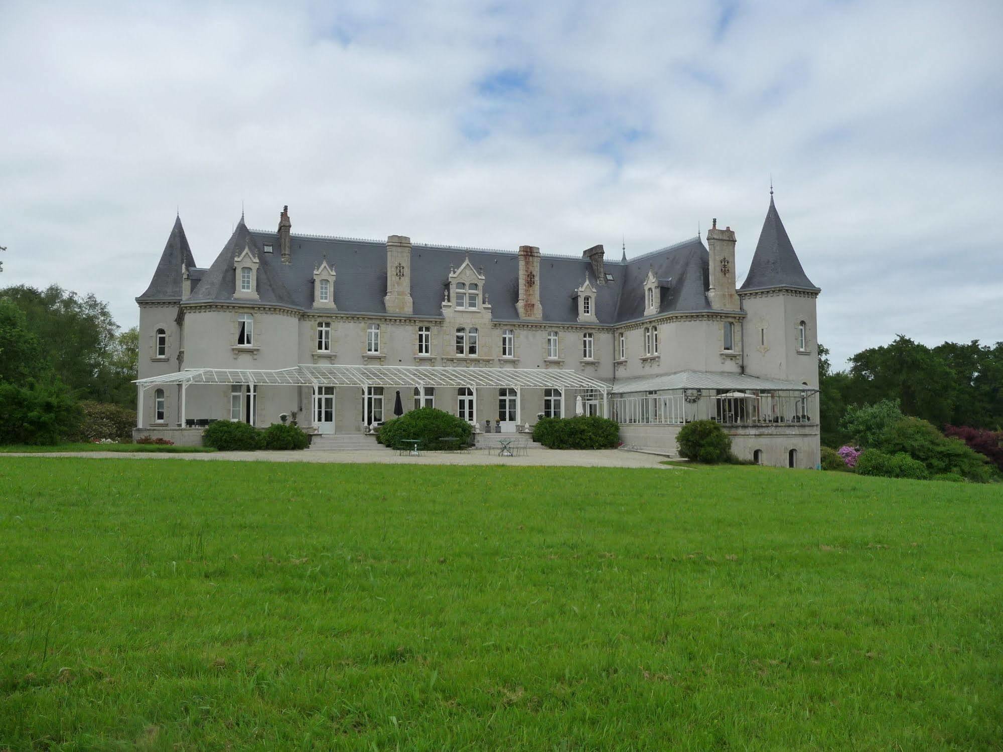 Chateau De Kervoazec - Chambres D'Hotes Saint-Goazec Exterior foto